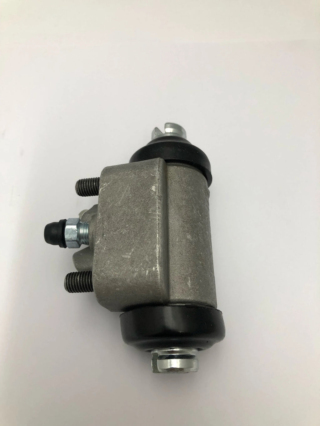 LEFT HAND REAR WHEEL CYLINDER 243303