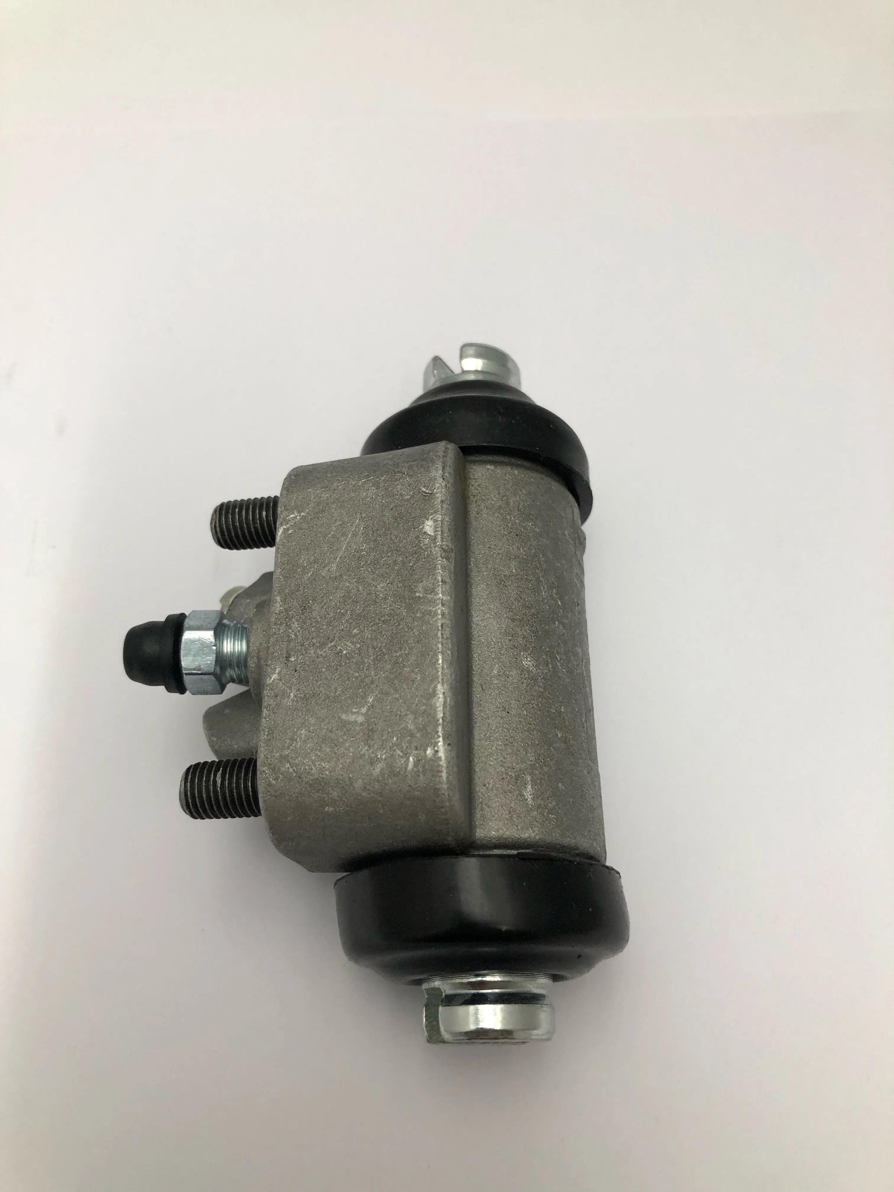 LEFT HAND REAR WHEEL CYLINDER 243303