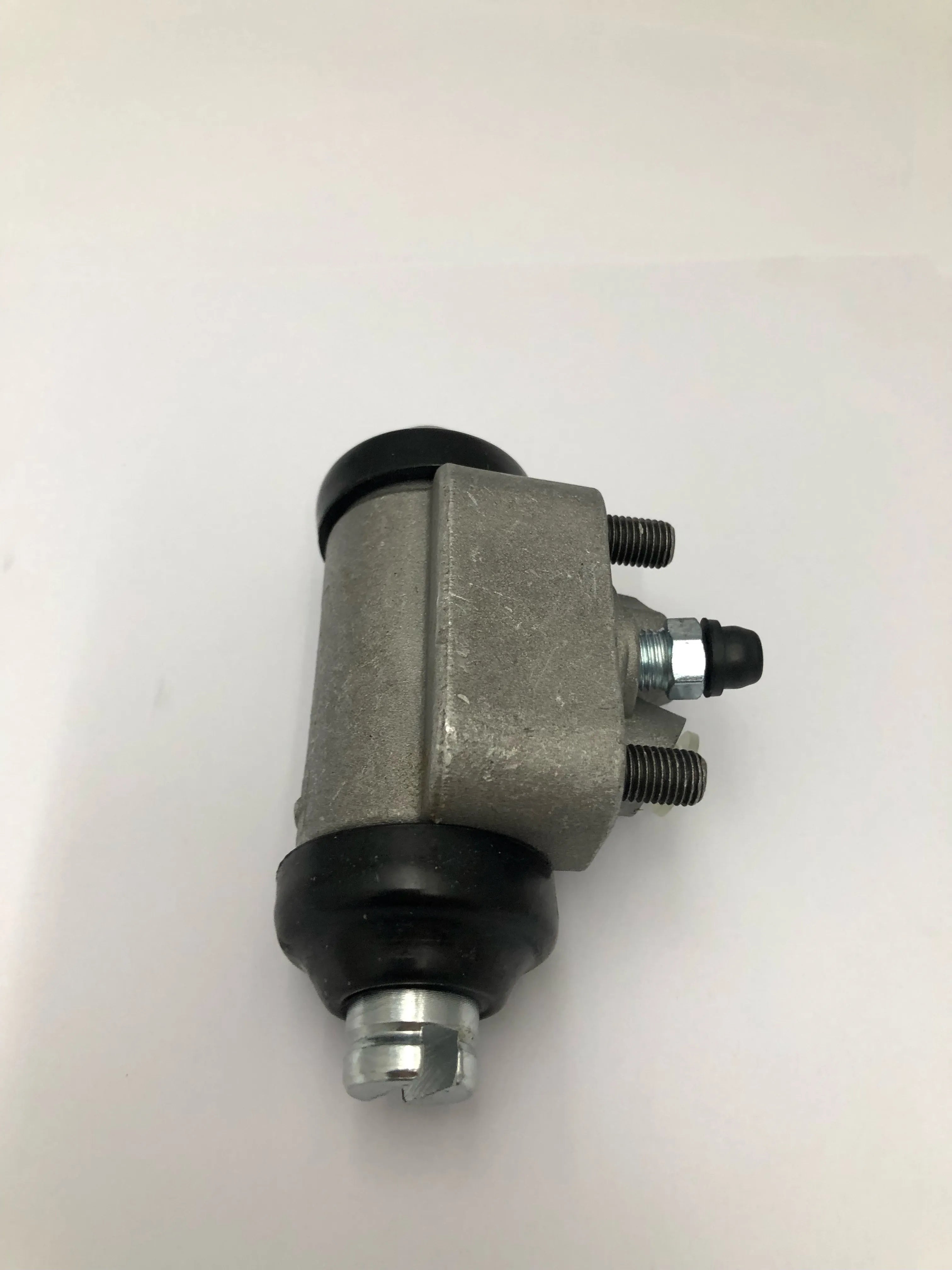 LEFT HAND REAR WHEEL CYLINDER 243303