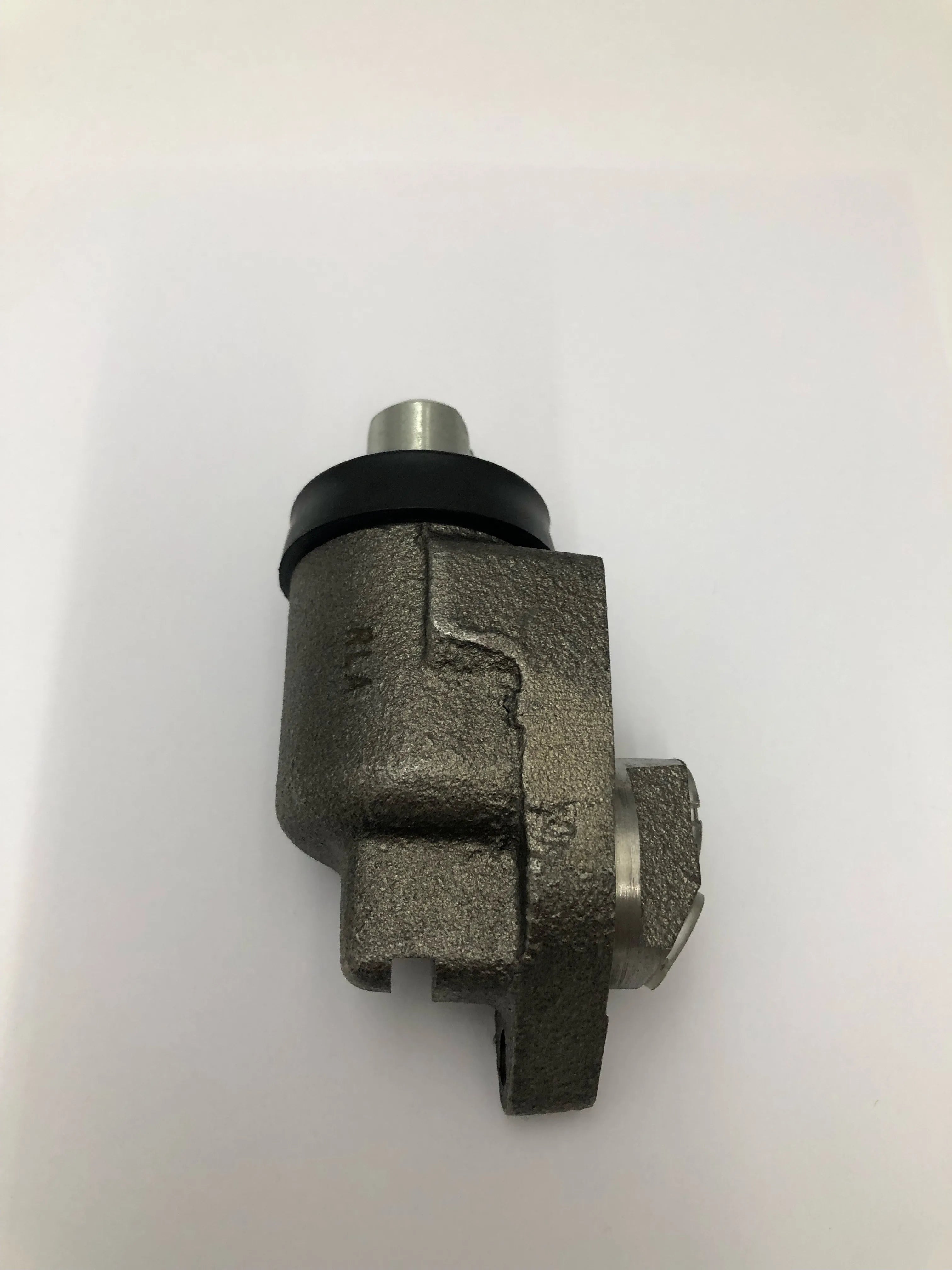 FRONT LEFT HAND WHEEL CYLINDER 600200-Land Rover-Sovereign Auto