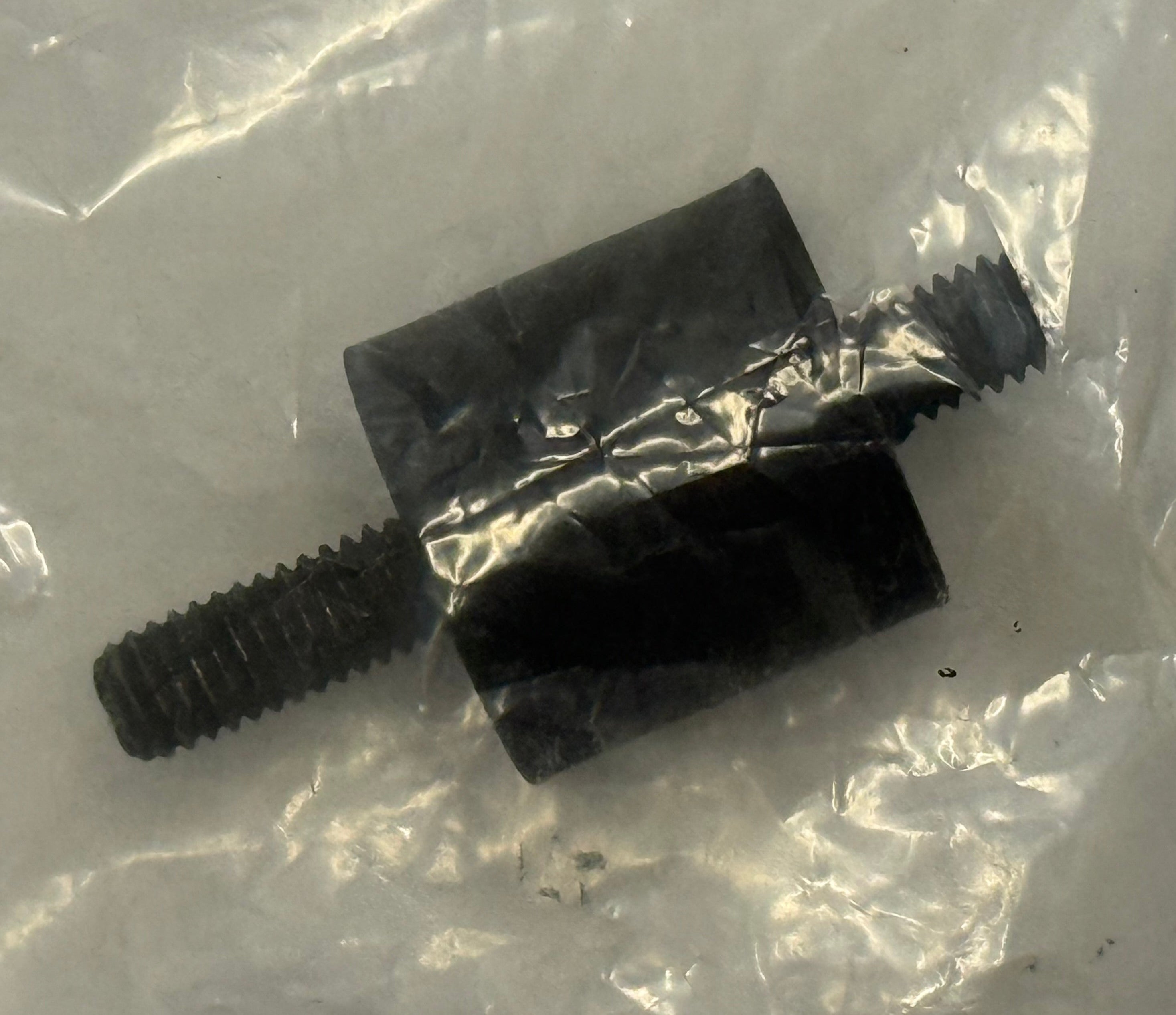 Range Rover OIL FILTER HOUSING MOUNT LYD000010