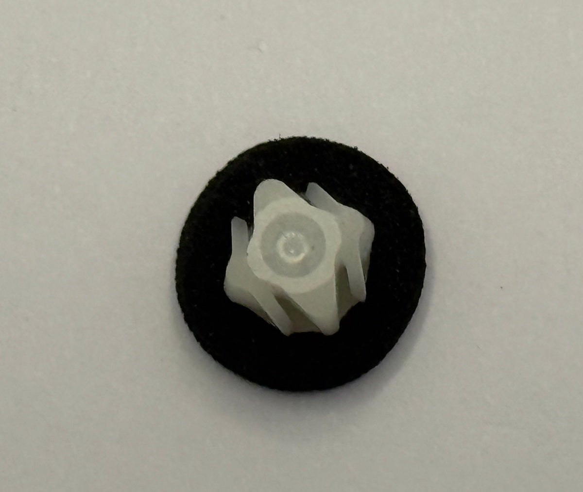 Land Rover, Range Rover SCREW GROMMET RYH500840