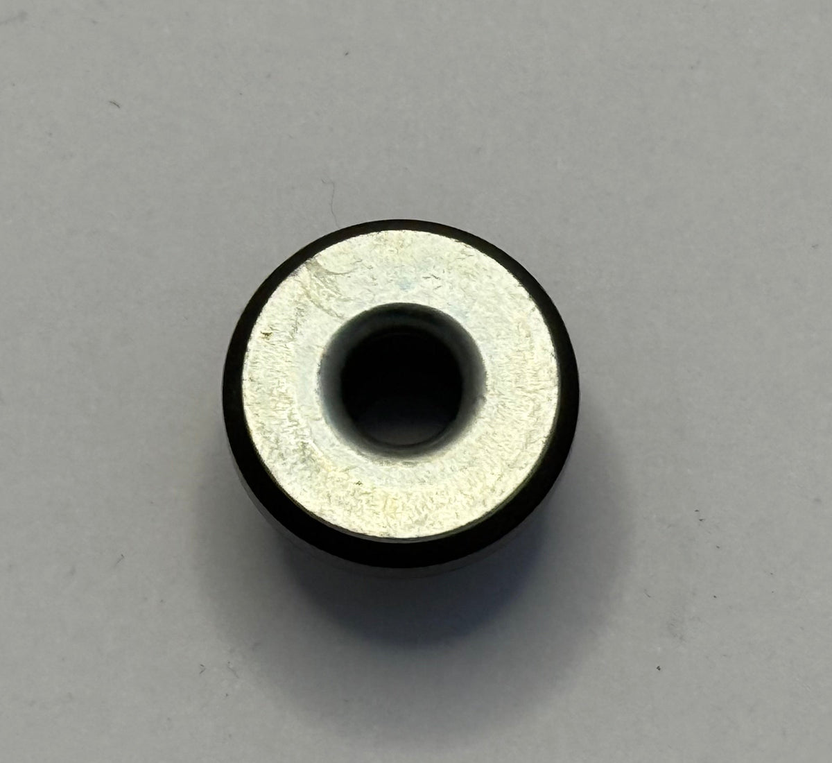 Jaguar CAM COVER ISOLATOR AJ810631