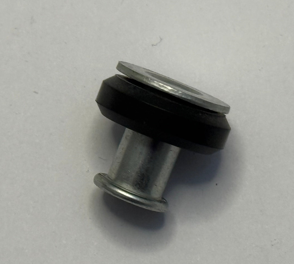 Jaguar CAM COVER ISOLATOR AJ810631