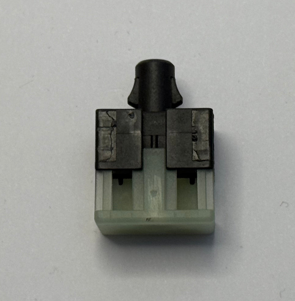 Jaguar RETAINING CLIP ON LATCH C2S35117