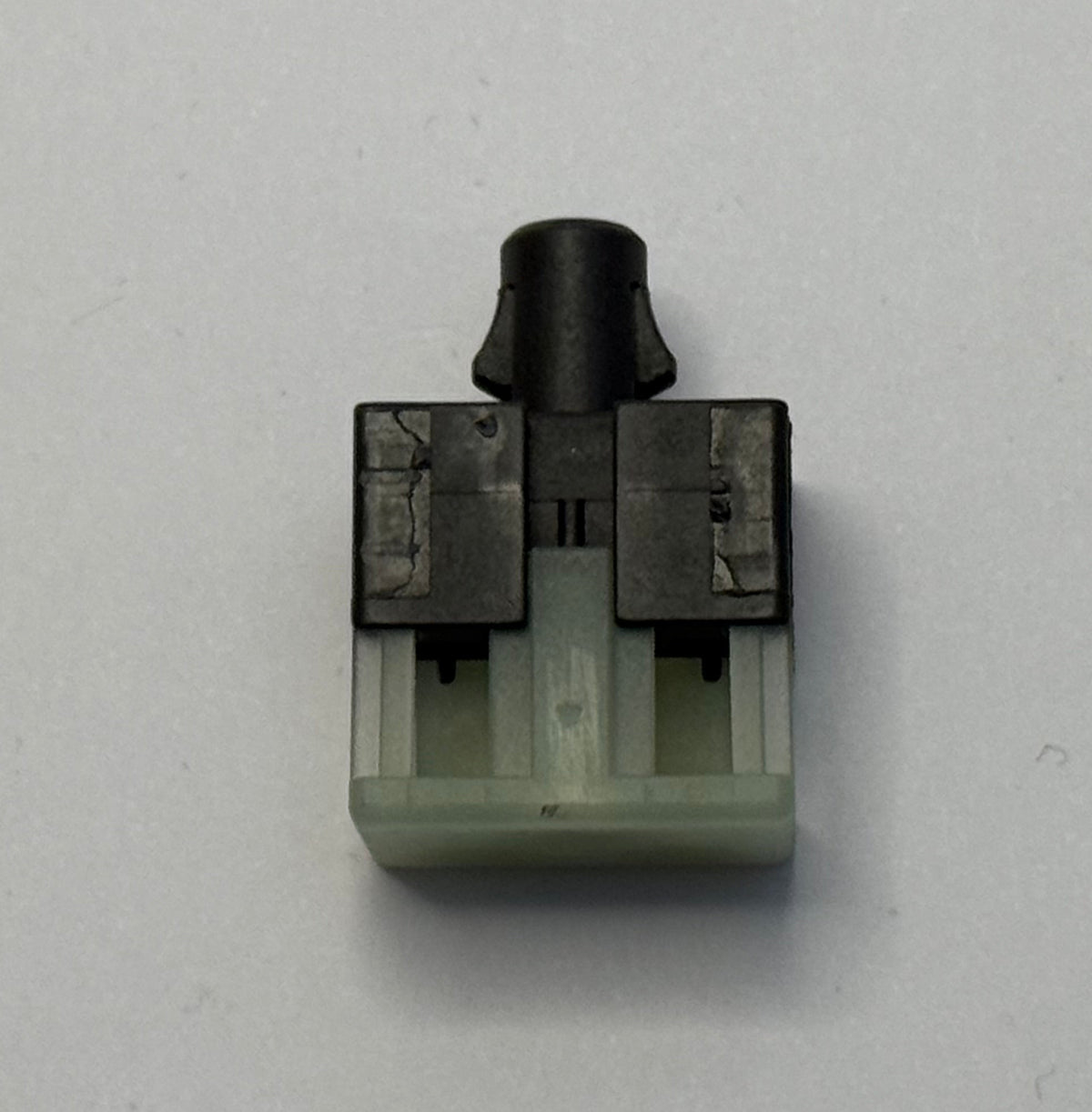 Jaguar RETAINING CLIP ON LATCH C2S35117