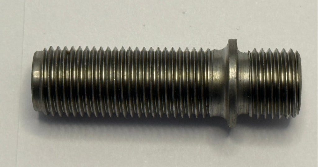 Jaguar REAR HUB STUD CAC3878