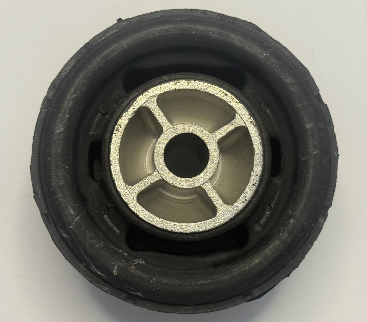 Jaguar DIFFERENTIAL MOUNT CCC6875