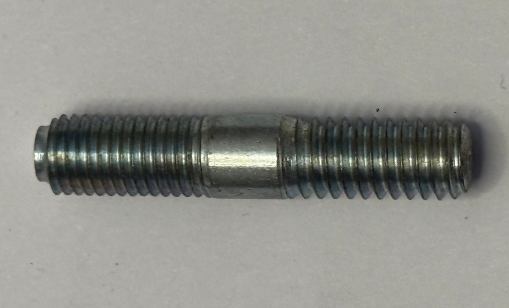 Jaguar MANIFOLD STUD JC11761
