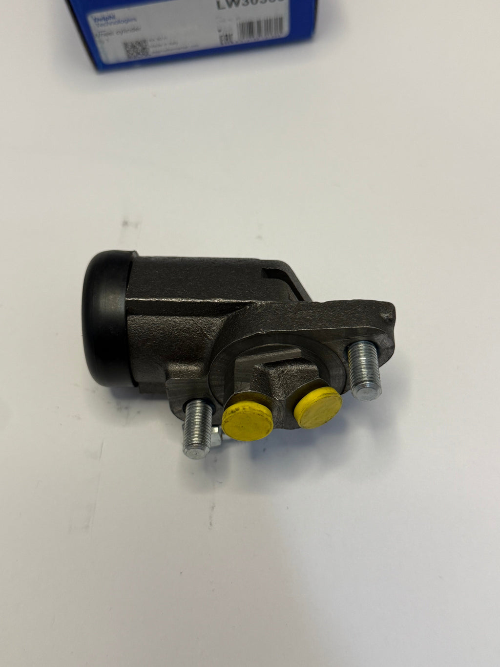 LEFT HAND FRONT WHEEL CYLINDER 243743-Land Rover-Sovereign Auto