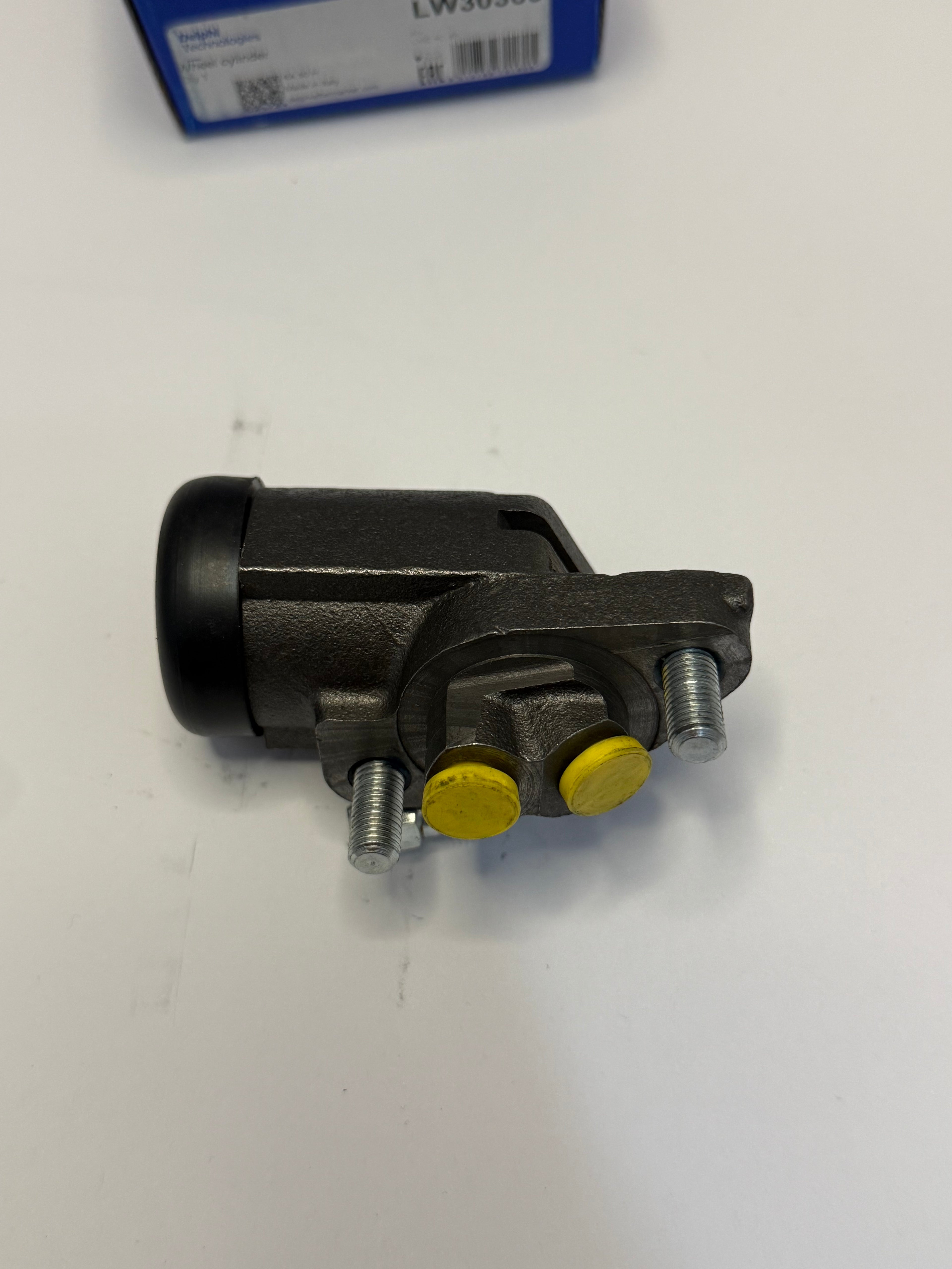 LEFT HAND FRONT WHEEL CYLINDER 243743-Land Rover-Sovereign Auto