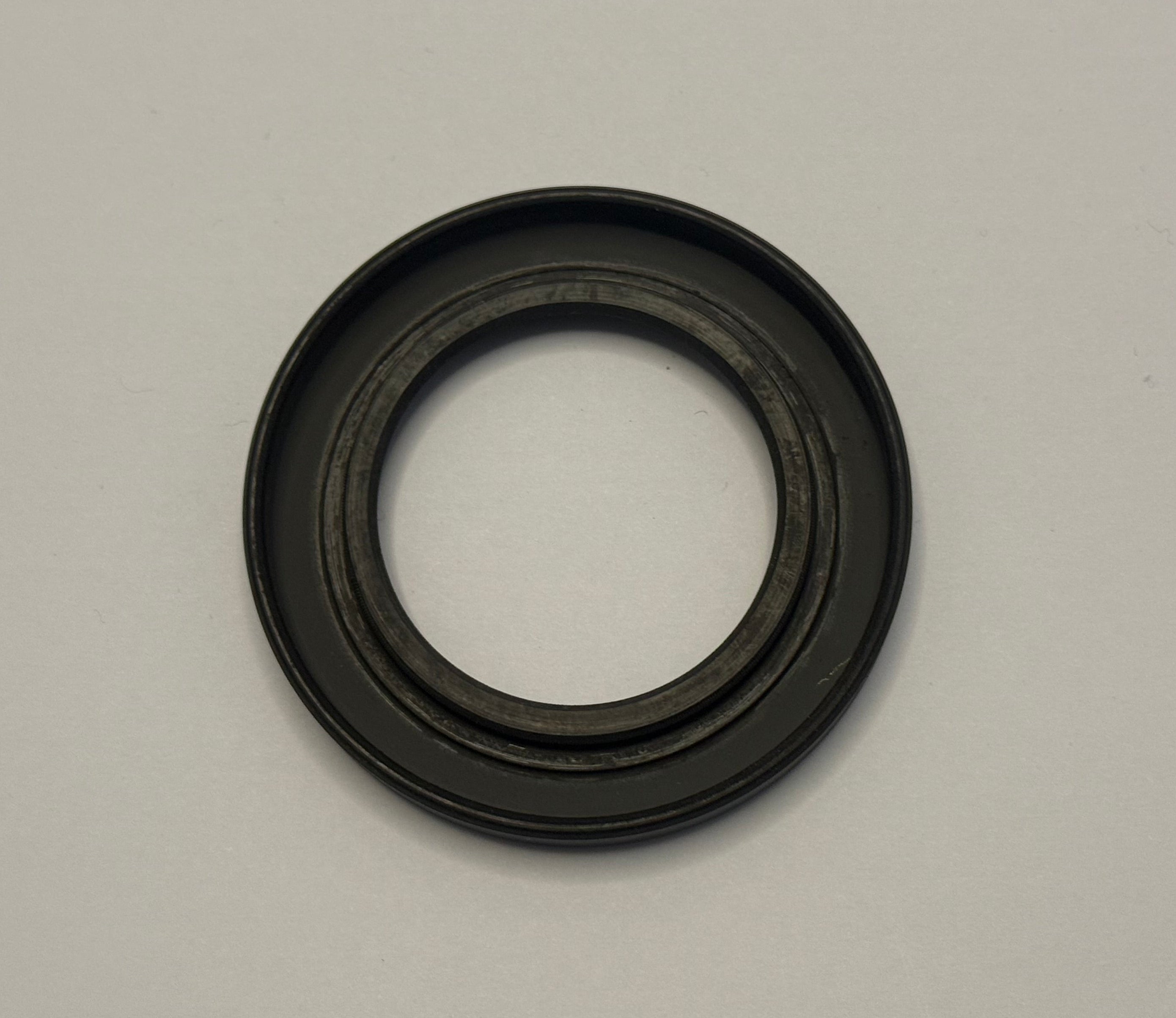 Land Rover TRANSFER CASE FRONT OUTPUT SEAL 571175