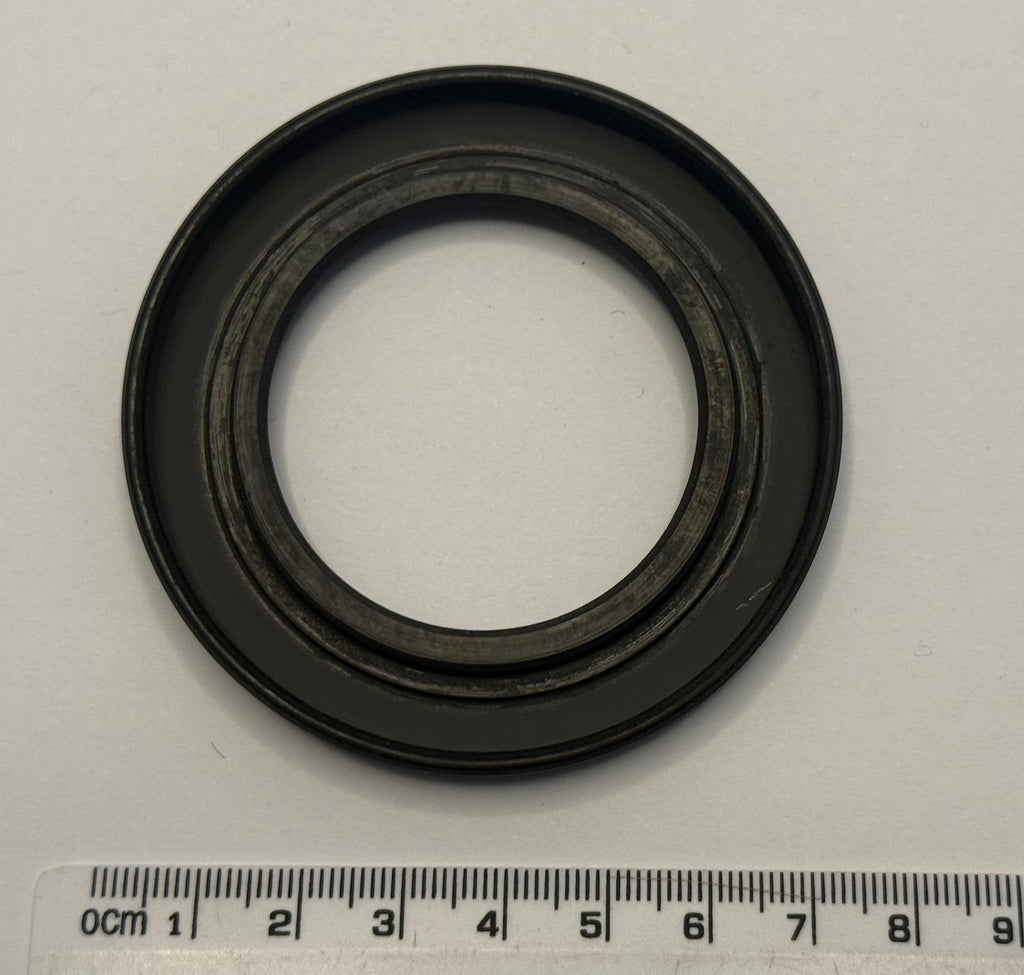 Land Rover TRANSFER CASE FRONT OUTPUT SEAL 571175