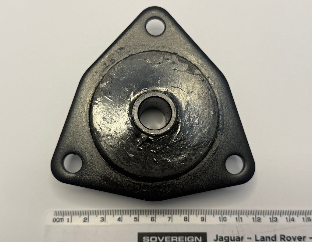Land Rover LOWER LINK MOUNT 572180-R