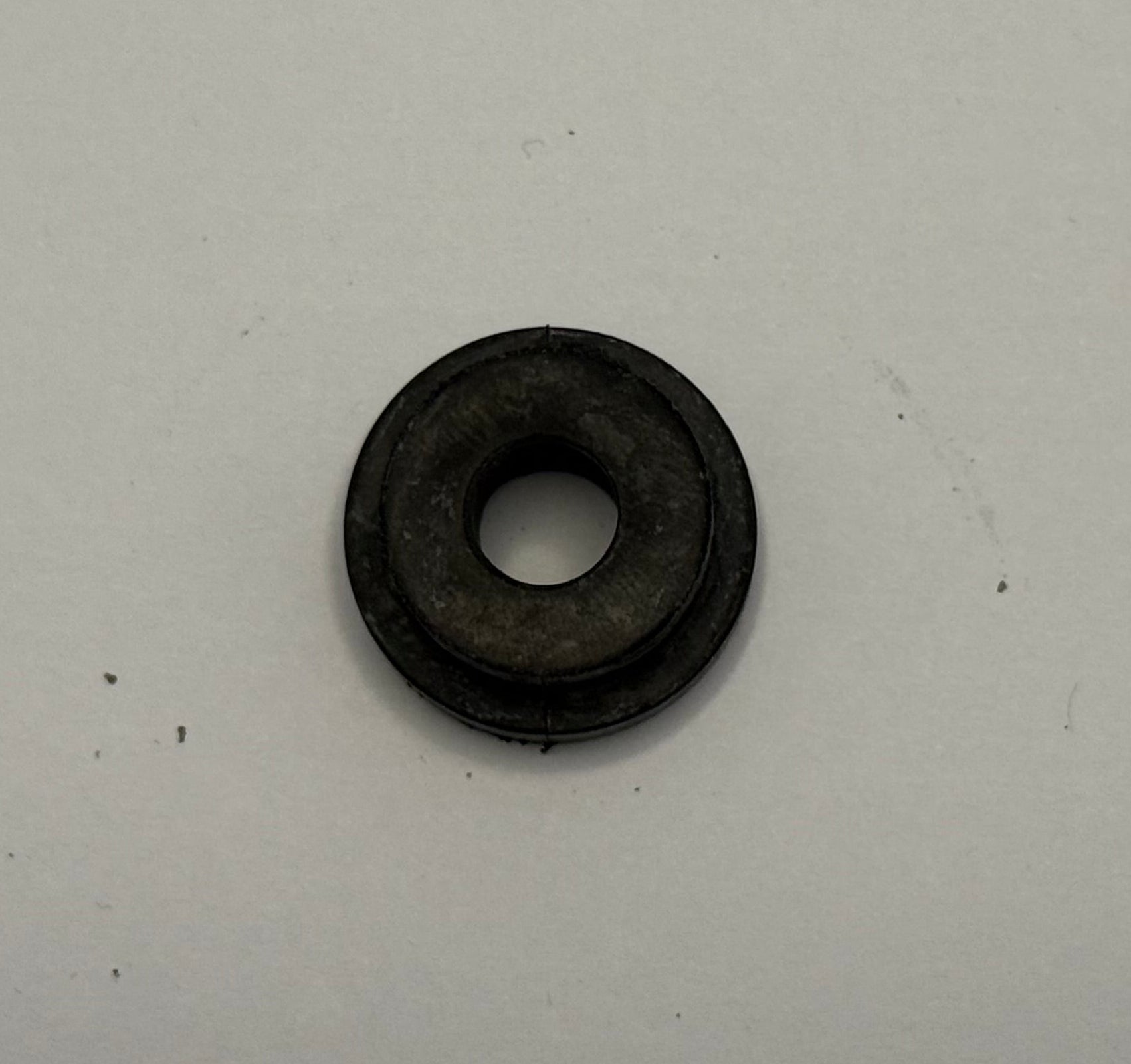 Range Rover, Land Rover RADIATOR MOUNT 572312