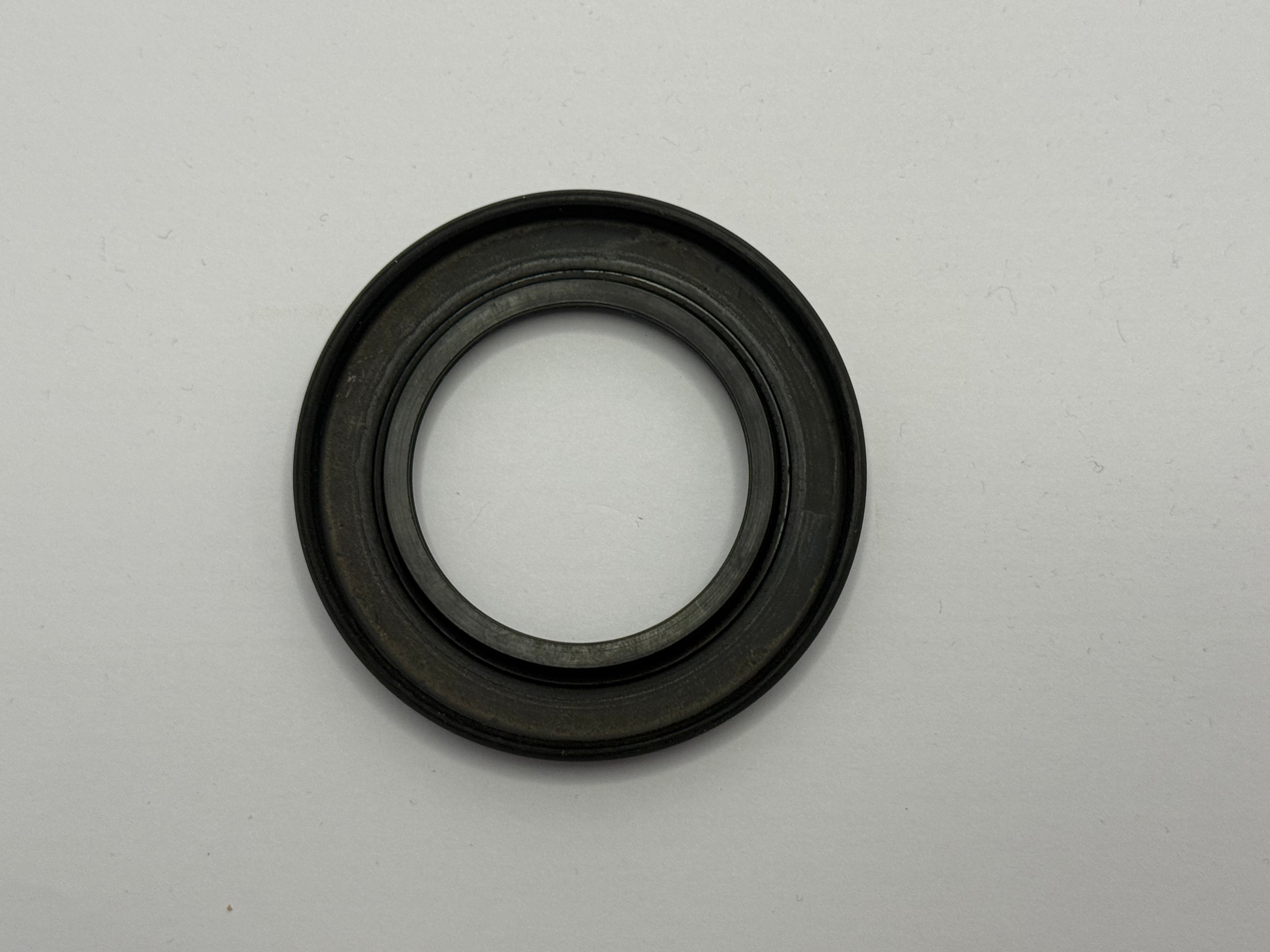 Land Rover REAR TRANSFER CASE OUTPUT SEAL 90622240