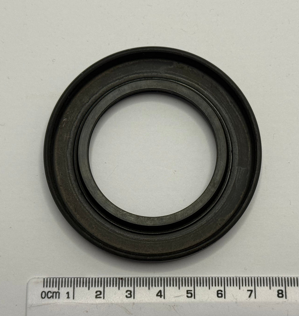 Land Rover REAR TRANSFER CASE OUTPUT SEAL 90622240