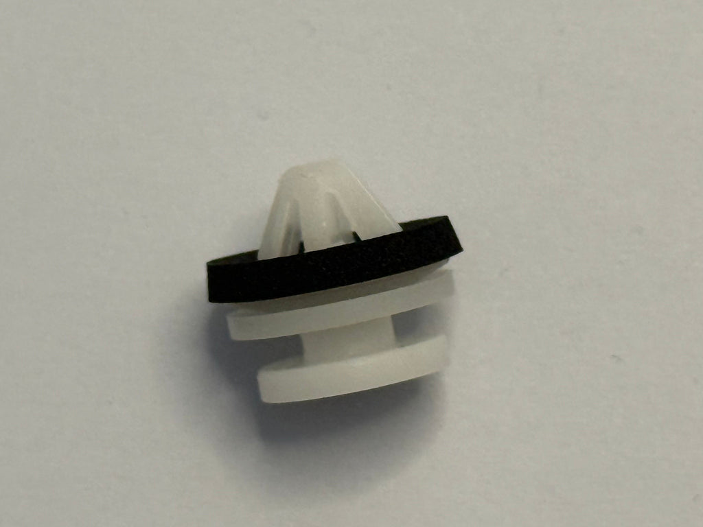 Land Rover DYC500040 MOULDING CLIP