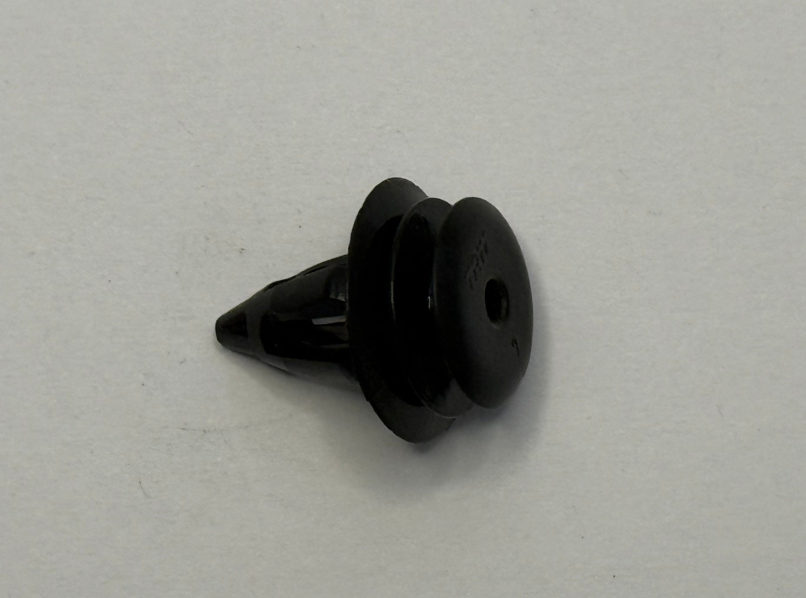 Range Rover TRIM CLIP FYC000100PUY