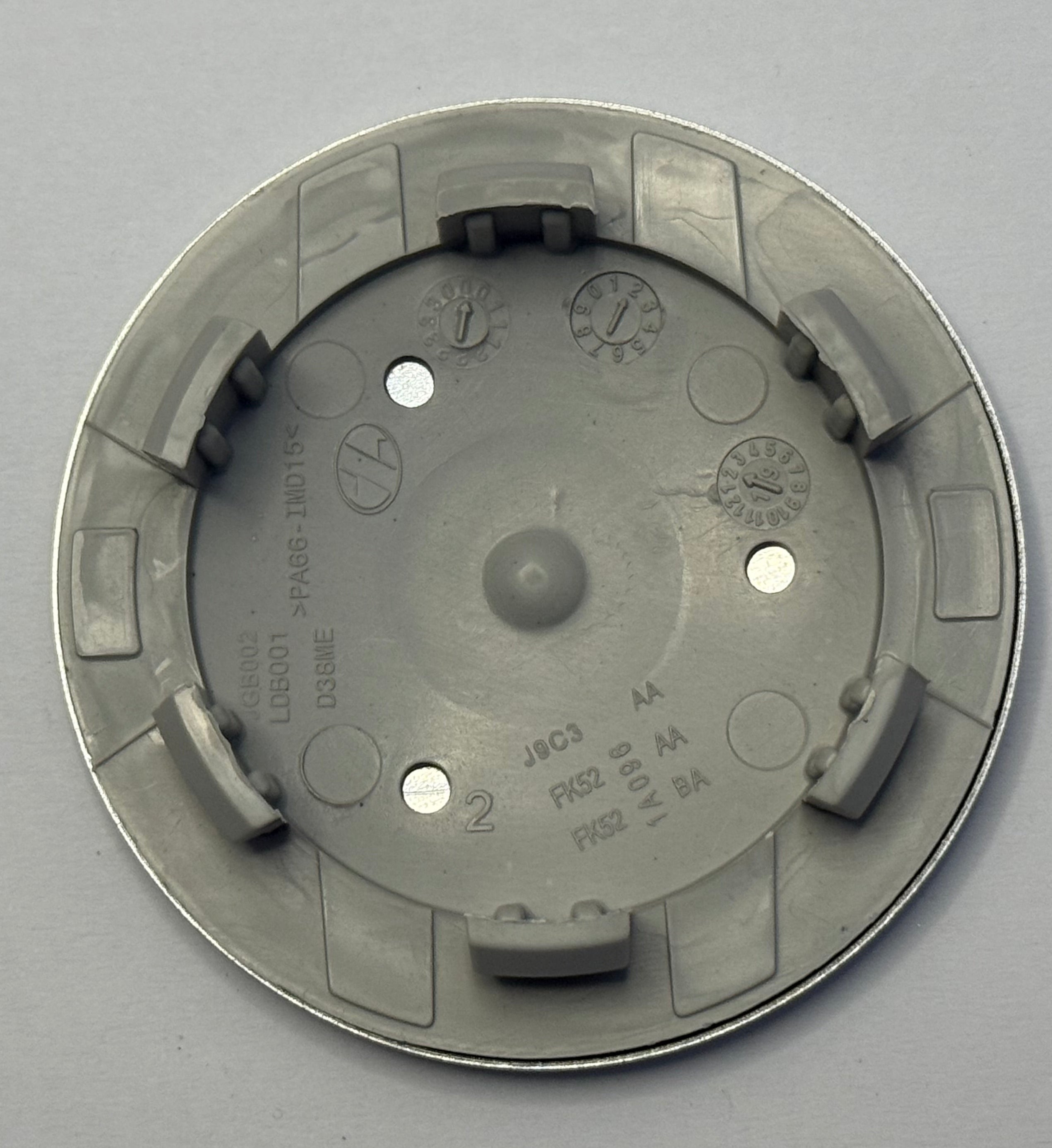 Land Rover WHEEL CENTRE BADGE LR001156