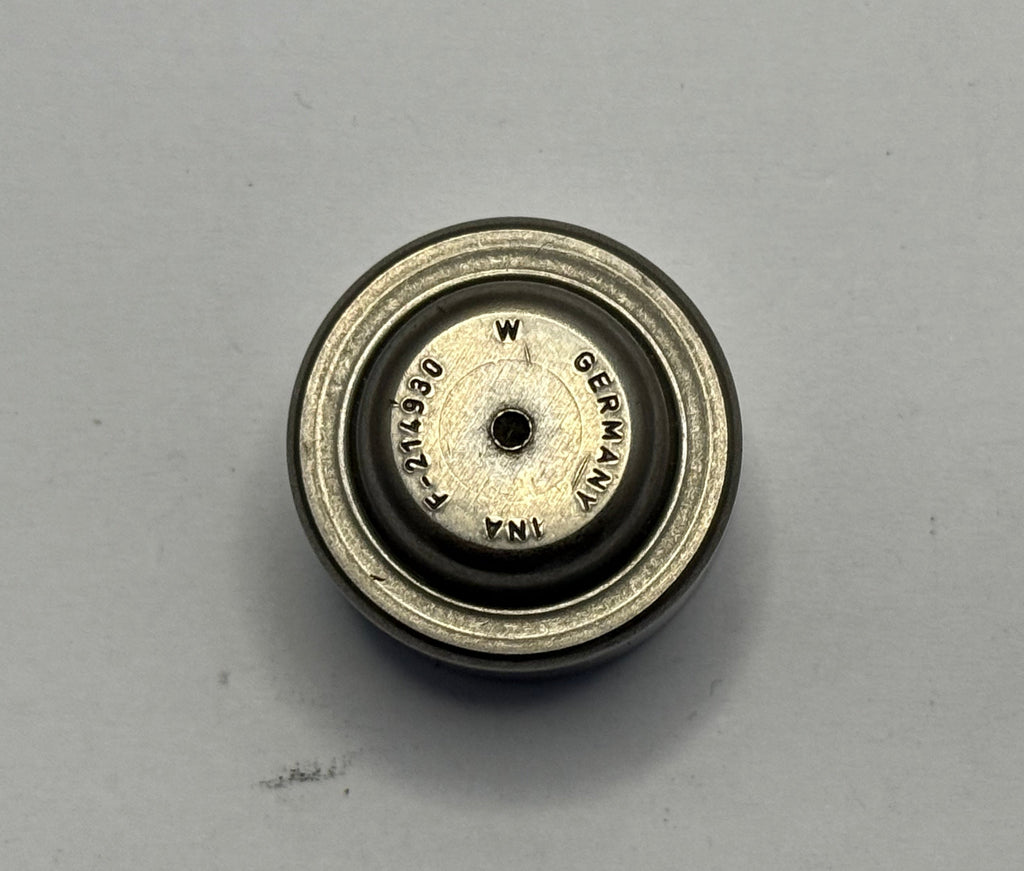 Land Rover SPIGOT BEARING LR004390