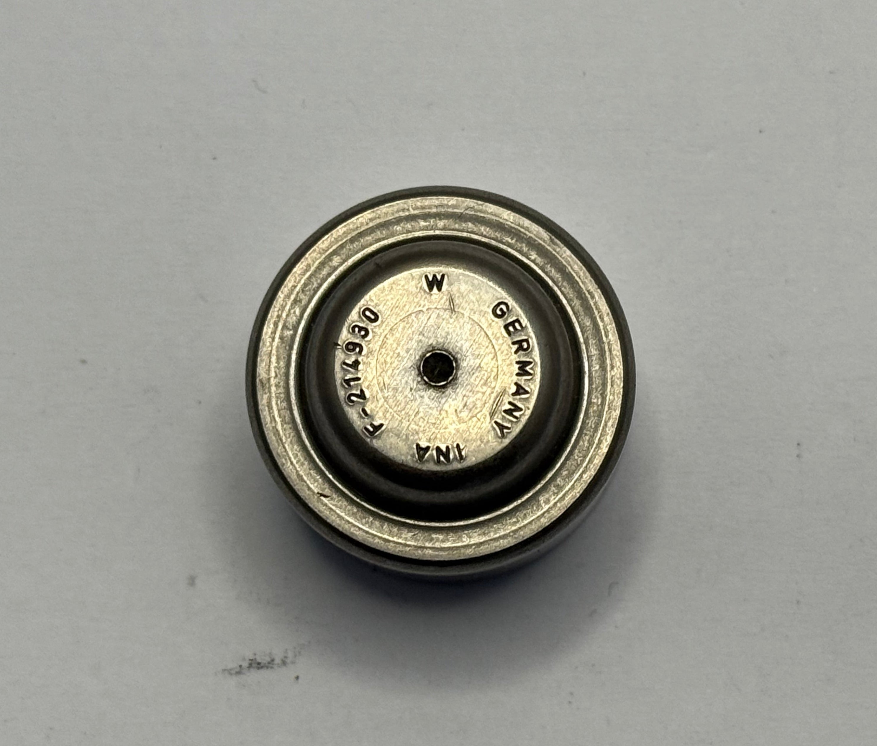 Land Rover SPIGOT BEARING LR004390
