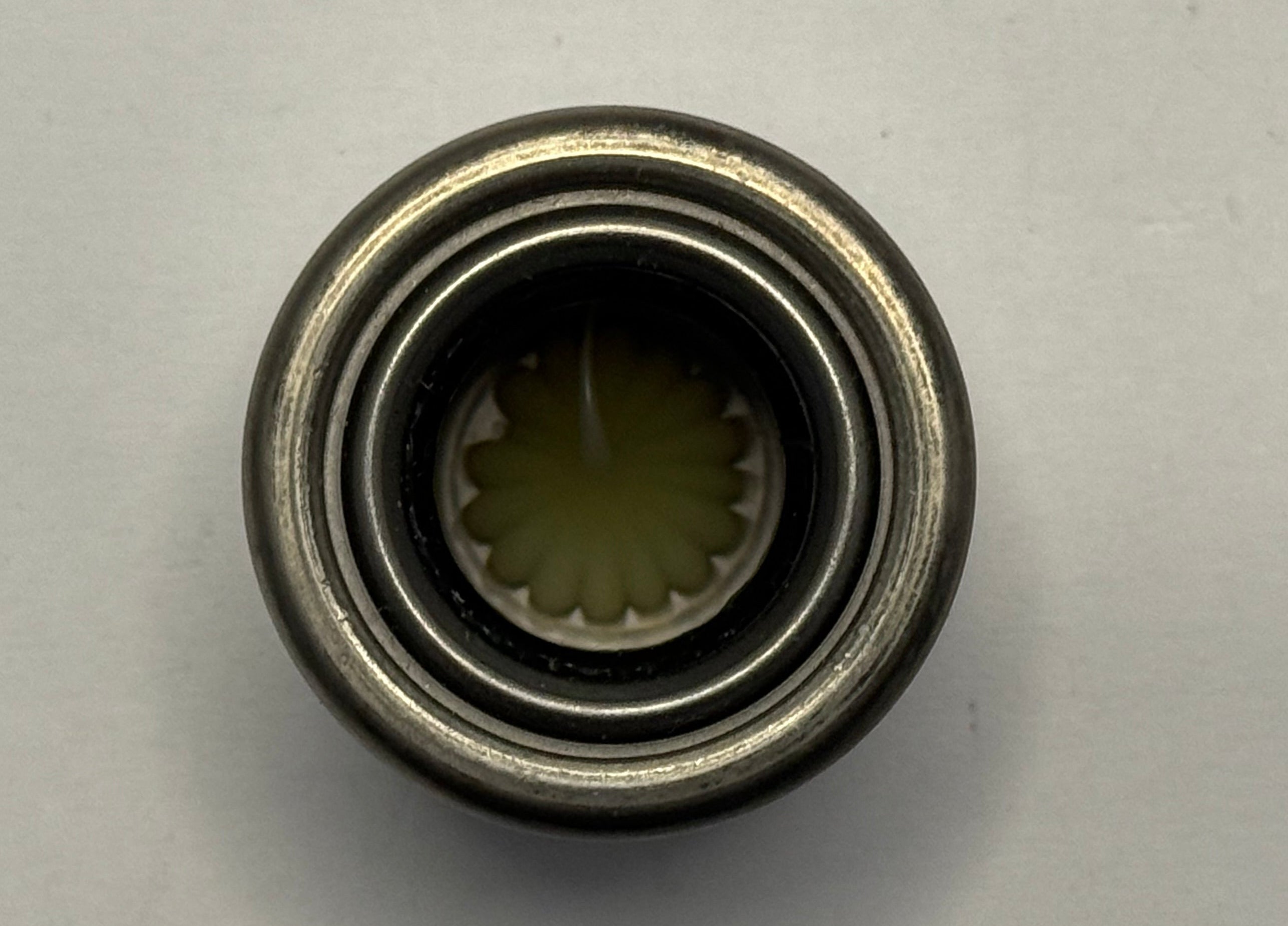 Land Rover SPIGOT BEARING LR004390