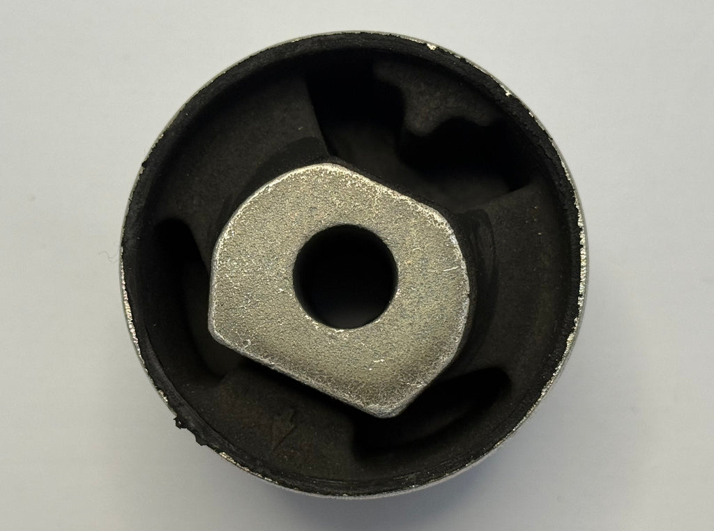 Land Rover, Range Rover STRUT BUSH LR018345