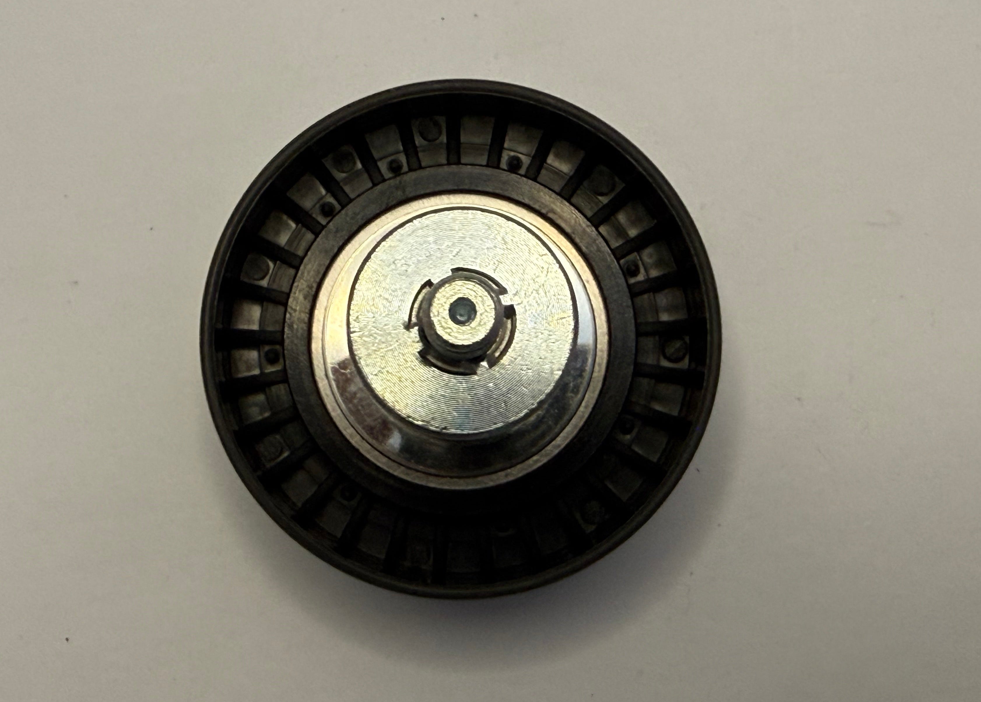 Range Rover IDLER PULLEY LR022953