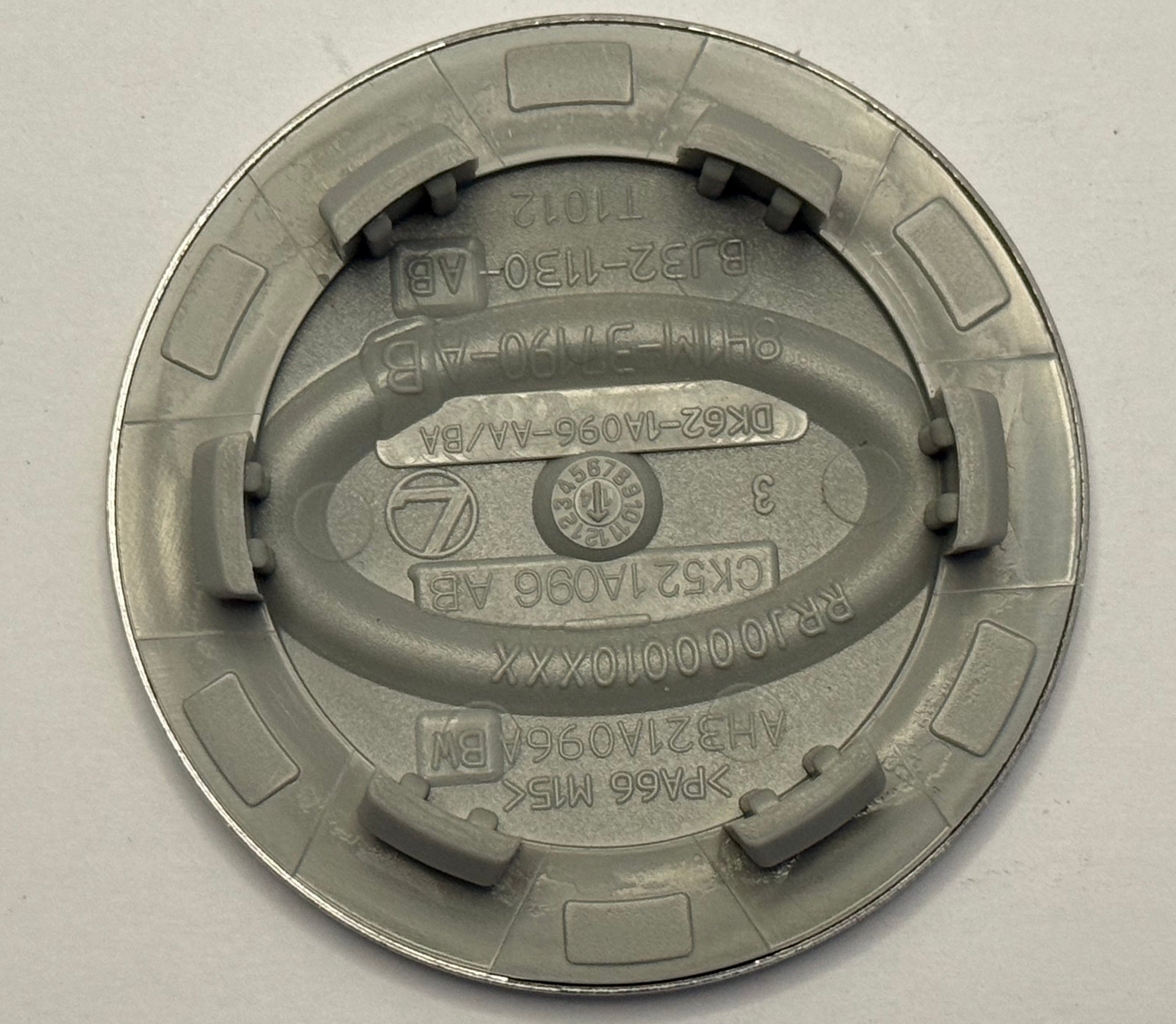 Range Rover WHEEL CENTRE CAP LR023301