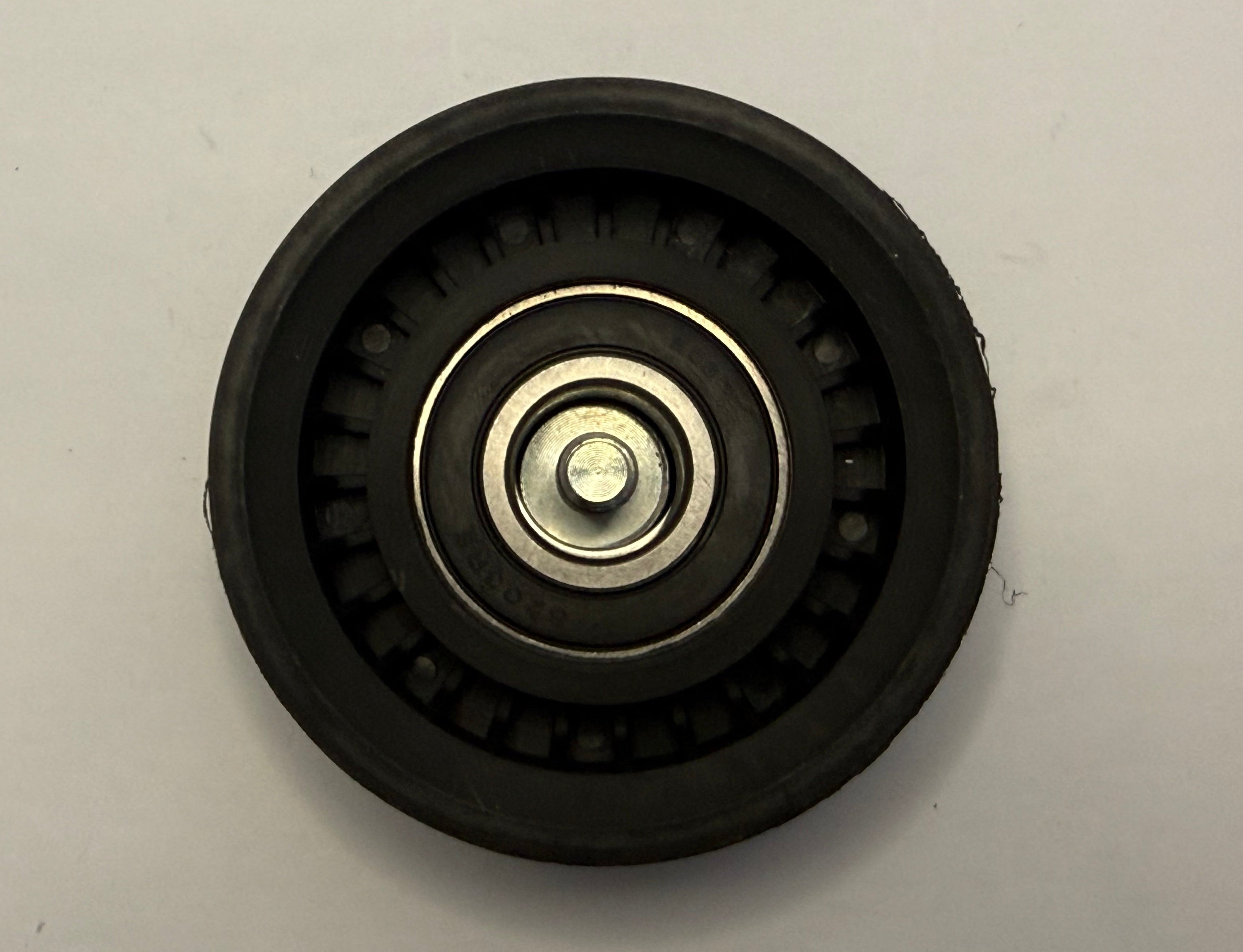 Range Rover IDLER PULLEY LR024791