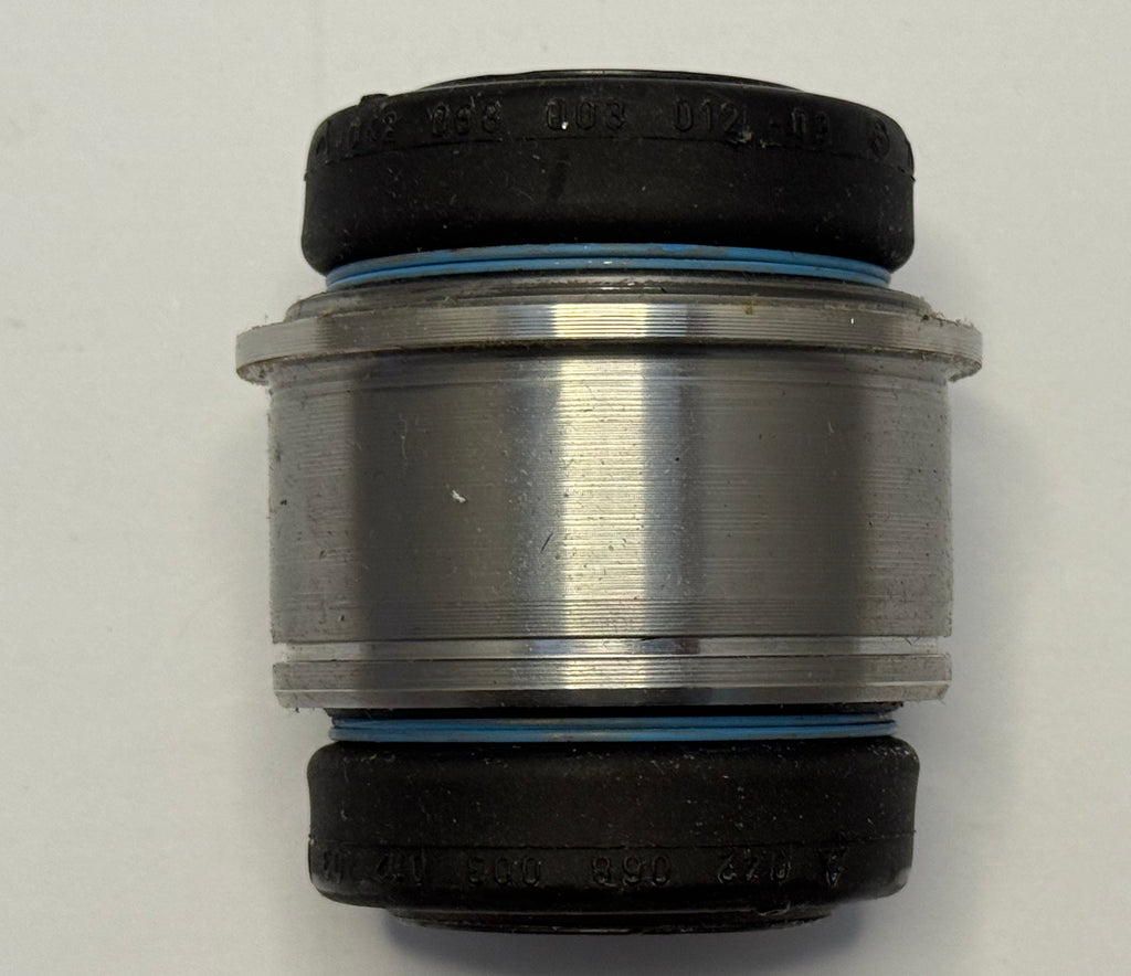 Land Rover, Range Rover LOWER CONTROL ARM BUSH LR032644