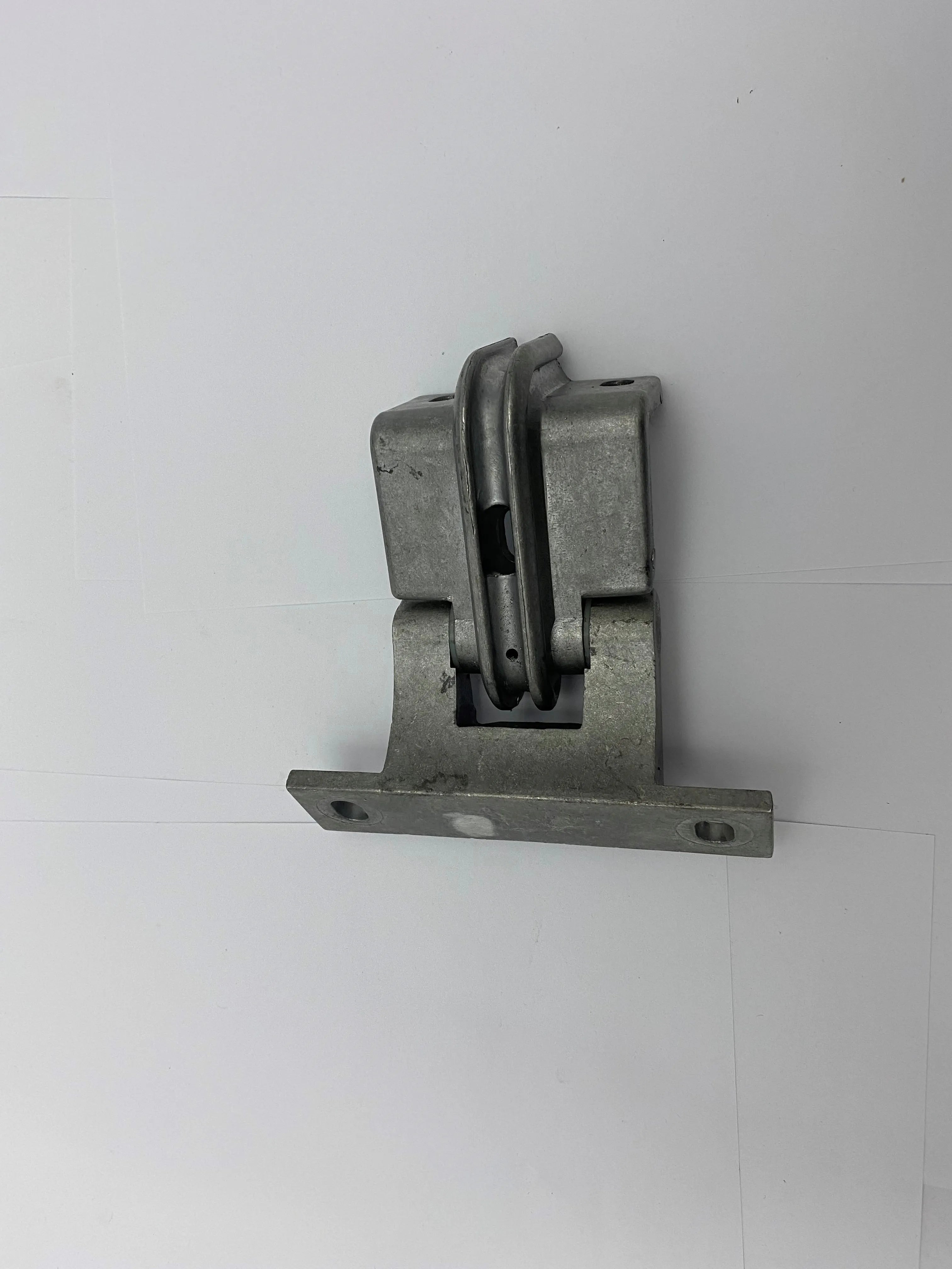 TAILGATE HINGE MTC3556-Land Rover-Sovereign Auto