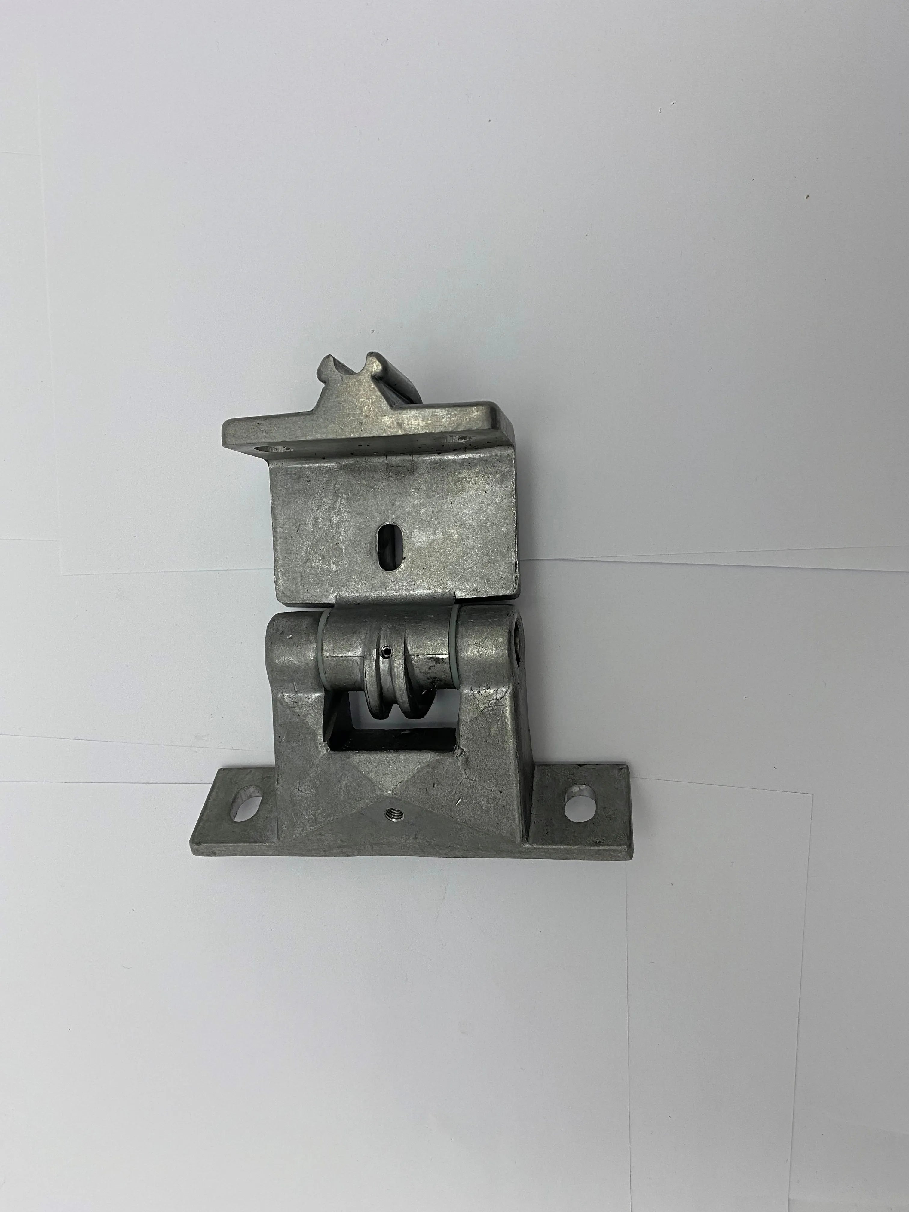 TAILGATE HINGE MTC3556-Land Rover-Sovereign Auto