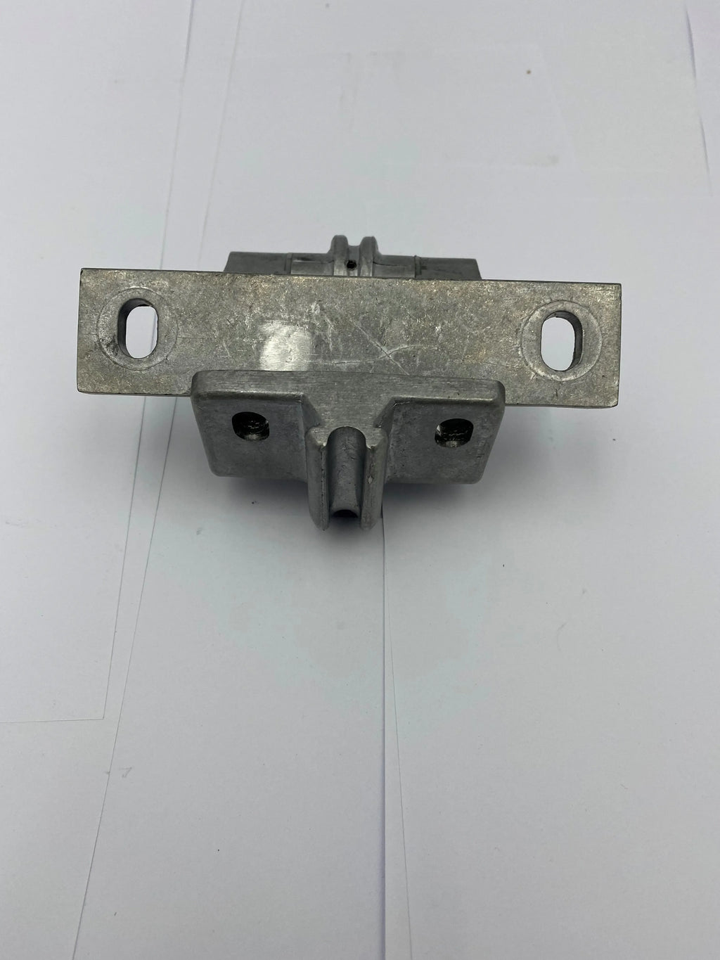 TAILGATE HINGE MTC3556-Land Rover-Sovereign Auto