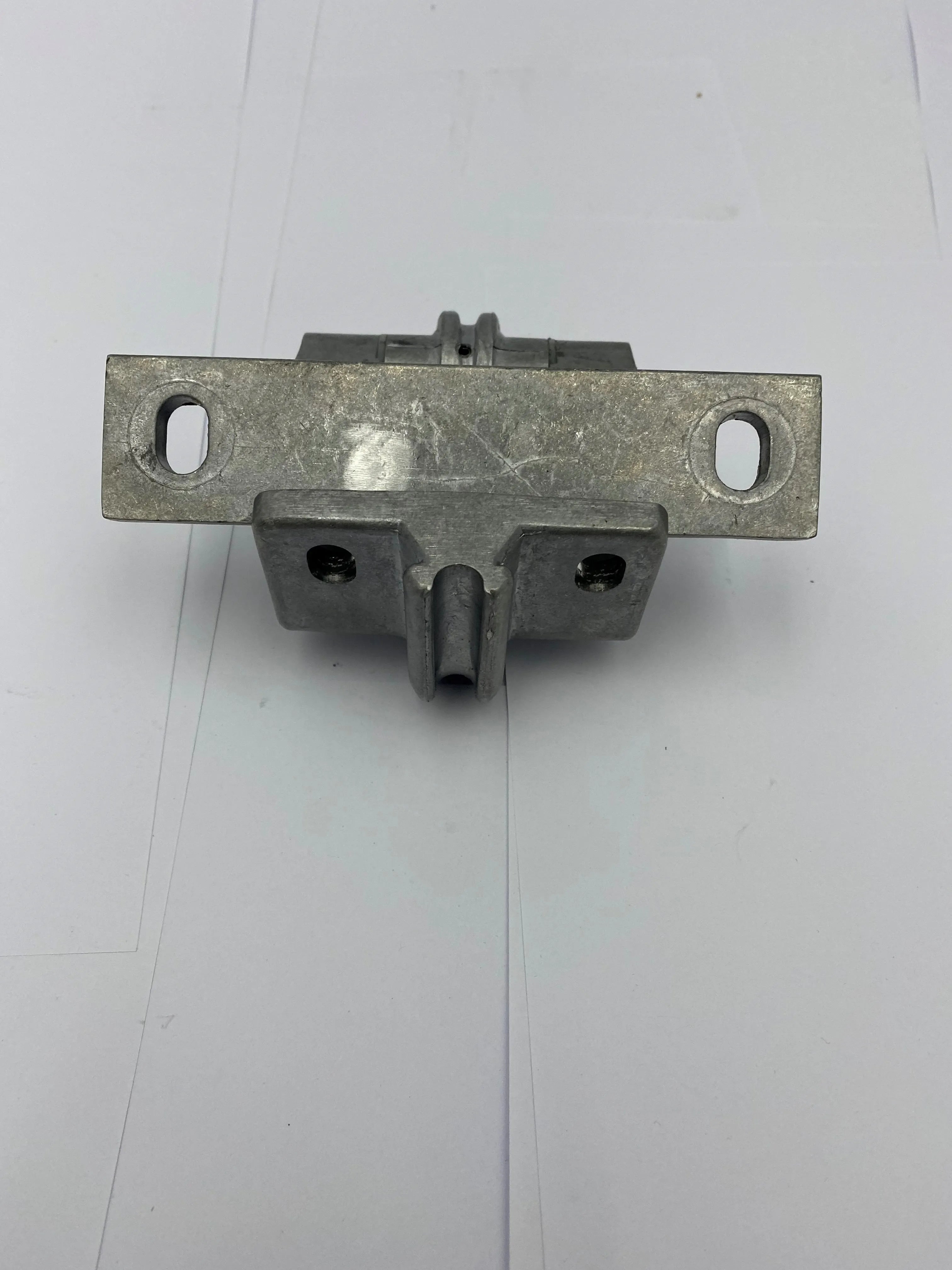 TAILGATE HINGE MTC3556-Land Rover-Sovereign Auto